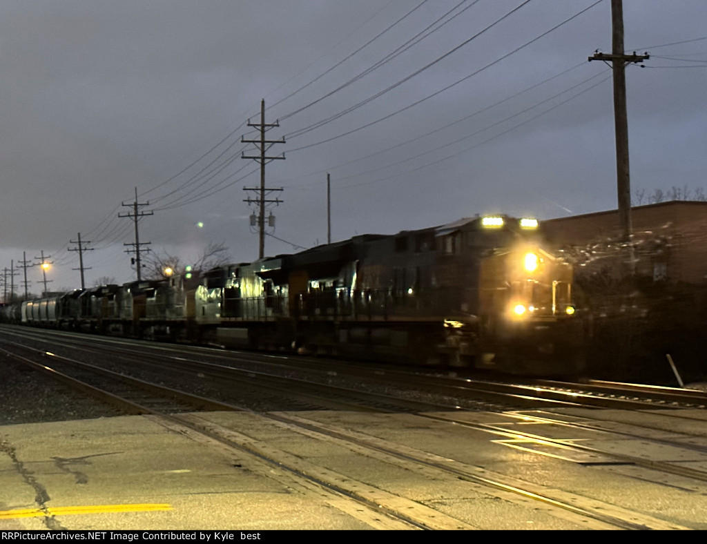 CSX 3335 on M560